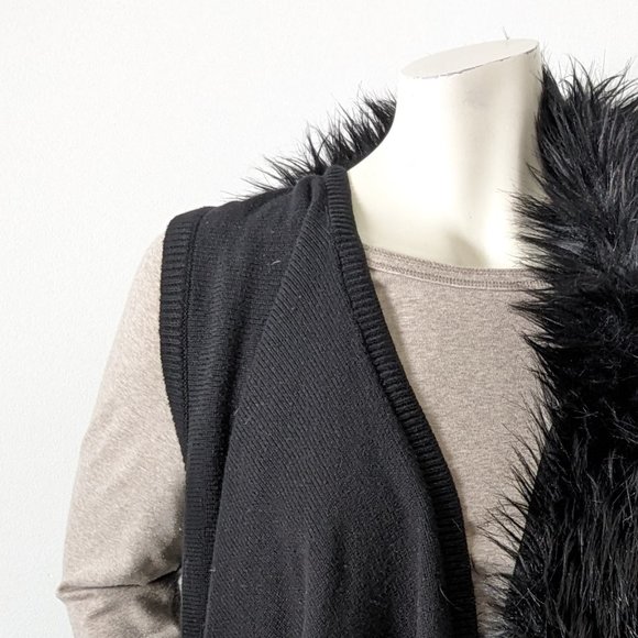 Michael - Michael Kors - Black Vest w/ Removable Faux Fur Trim Vest - Size S - Picture 3 of 8
